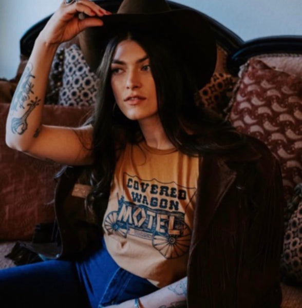 Covered Wagon Motel Womens Tee Cognac/Blk